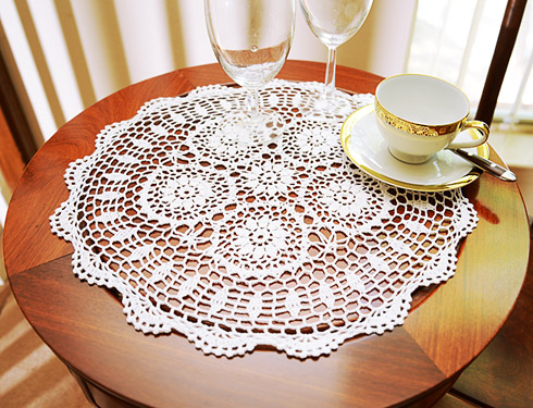 Crochet Round Placemat. 14" Round. White color. 4 pieces set